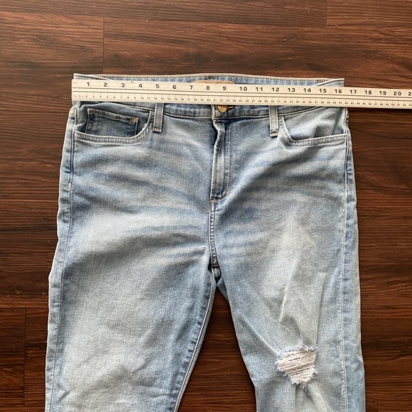 Joe's Flawless The Icon Mid Rise Skinny Crop. Size 33 - Picture 4 of 9